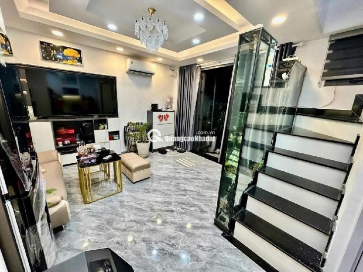 Nhà đẹp Bến Vân Đồn – ngang 5m, hẻm 6m